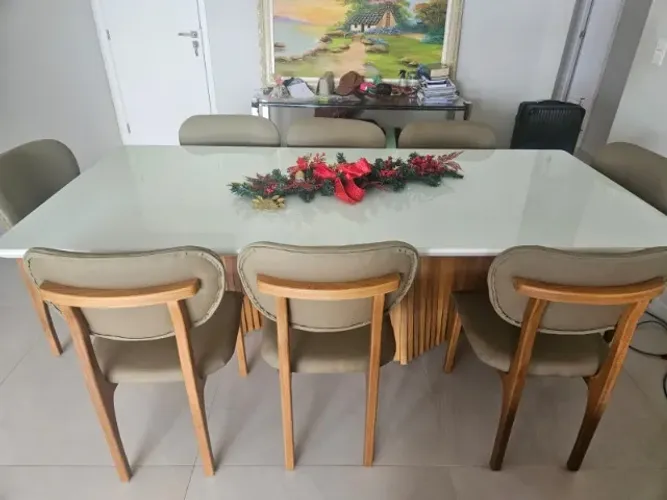 MESA DE JANTAR COM 08 CADEIRAS