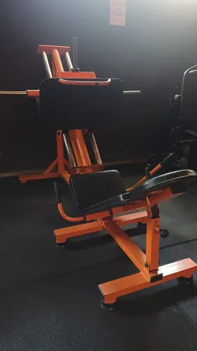 Máquina leg 45 em perfeito estado 