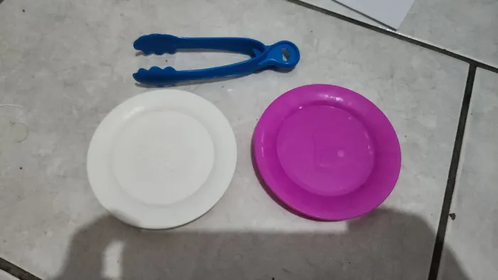 Kit  Play-Doh Hasbro Cozinha 2 pratos com molde + Pegador 