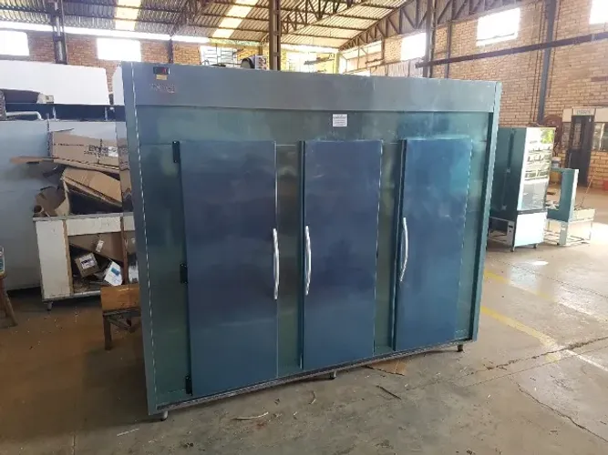 Geladeira para Carnes 3 Portas 1200Kg