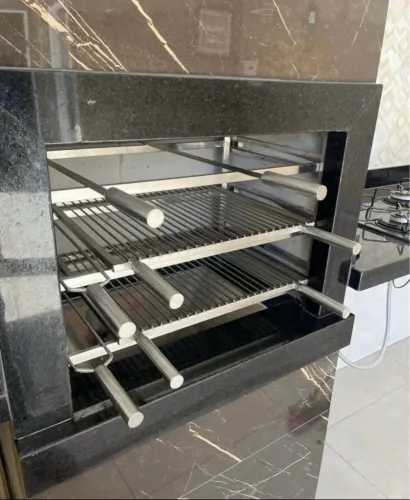 Churrasqueira, Grelhas, suporte aéreo, Revestimento e espetos (SOMENTE INTERESSADOS)