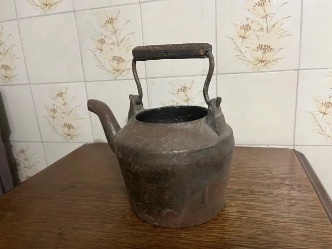 Bule chaleira de ferro antiga