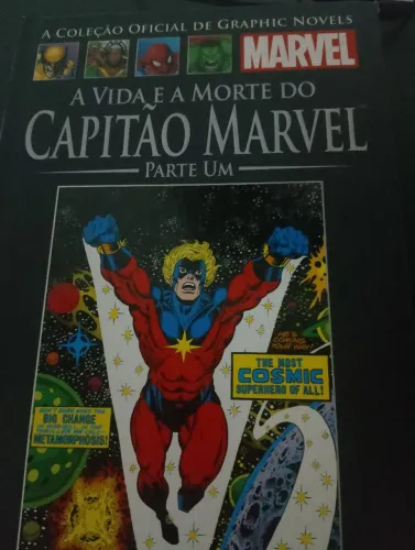 Comic Graphic novel a vida e morte do capitão Marvel 
