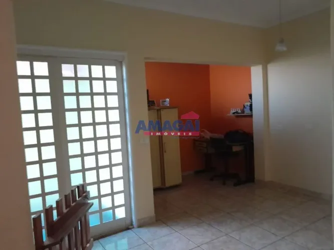 Casa a venda com 3 dormitórios, sendo 1 suíte no Jardim Paraíso em Jacareí SP