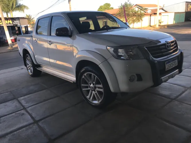 Hilux 2013 automática flex 4x4