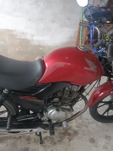 Moto toda boa pronta para rodar 