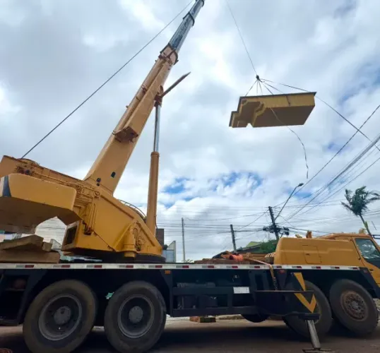 Vendo esta Maquina 70 toneladas Guindaste Telescopico em Curitiba Diret c/ Proprietario