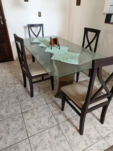 Vendo mesa 4 lugares com tampo de vidro