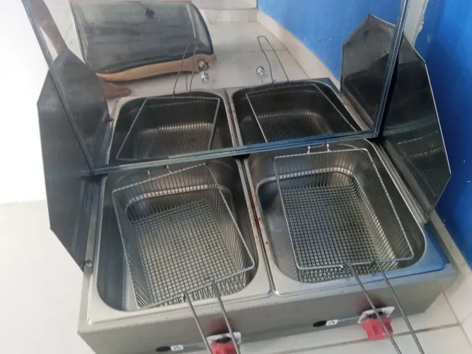 Fritadeira 2 cubas e Expositor de salgados