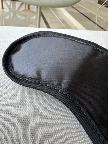 Máscara de dormir resistente e confortável na cor preta