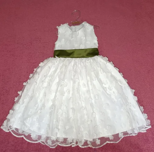 Vestido de Florista/ Batismo/ festa - Branco com Cinto Verde Oliva