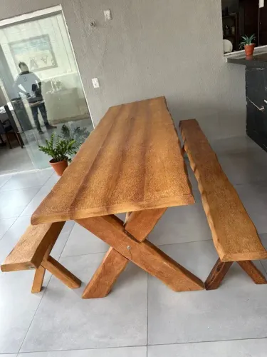 Mesa de Jantar de Madeira