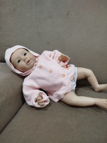 Linda Boneca Bebê Realista  com Roupinha Rosa
