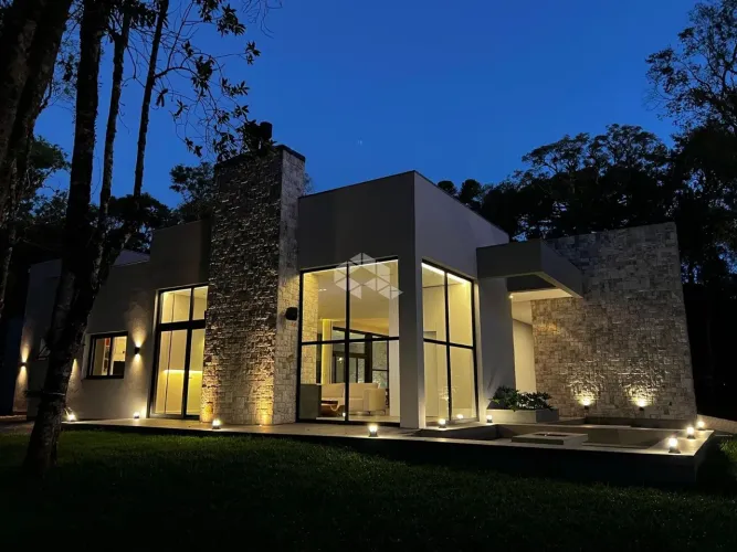 Casa 3 dormitórios, 420m ² privativos, no Condomínio Fechado Golf Club em Gramado
