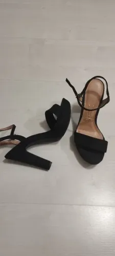 Sandália Vizzano preta tamanho 36
