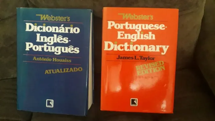 2 dicionários Webster capa dura lindos e bem conservados