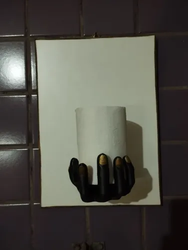 Porta Papel Higiênico Mão Escultórica