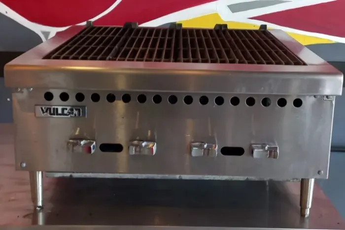 Char broiler Vulcan 4 Queimadores - Linha Pesada + Kit Instalação
