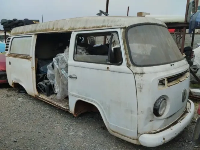 KOMBI PARA RETIRADAS DE PEÇAS LATARIA E MECANICA