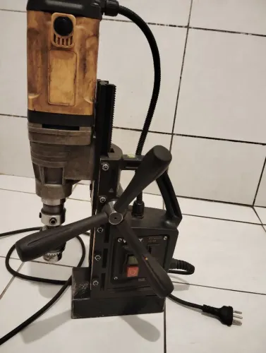 ? Furadeira Magnética Vonder FMV 1500 - 1.500W - 220V