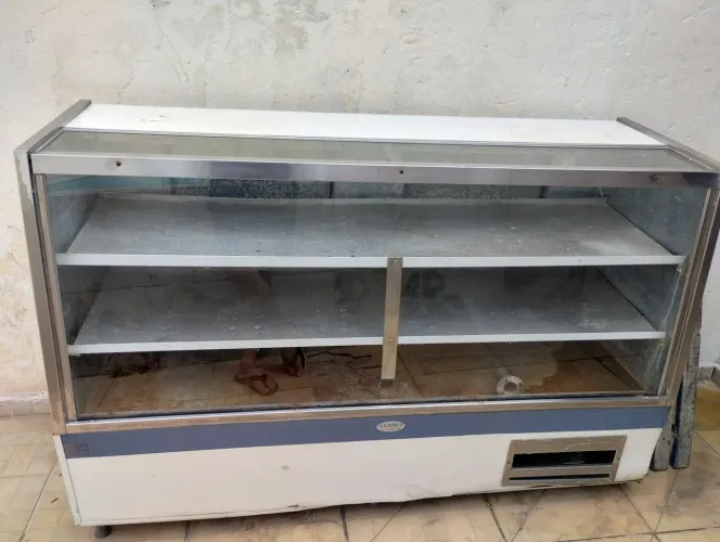 Balcão expositor frio 220v