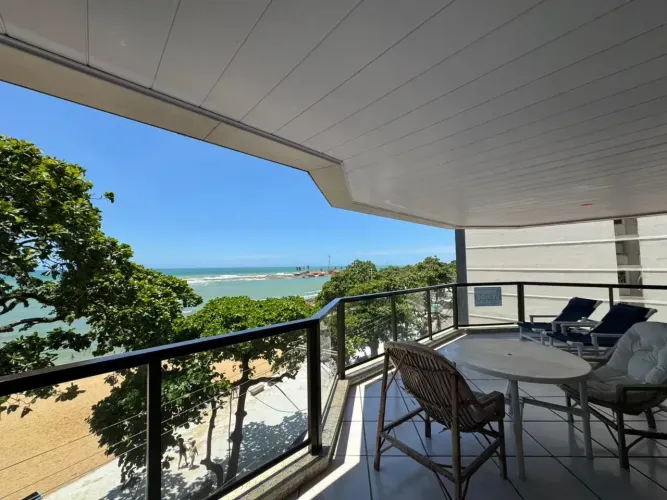 Apartamento Alto Padrão Frente Mar 4 Quartos, 3 Suítes e Porteira Fechada