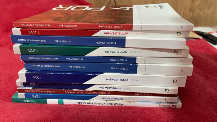 Livros pré vestibular Poliedro 