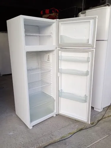 Geladeira funcionando perfeitamente com garantia