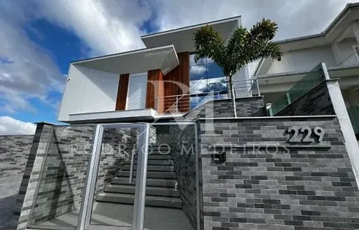 Casa com 3 suítes e piscina na Pedra Branca, Palhoça