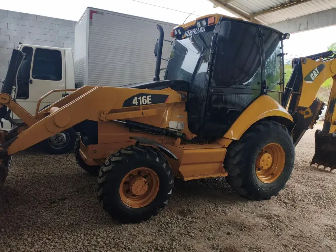 Retroescavadeira Caterpillar 416 E 4X4 cabine fechada