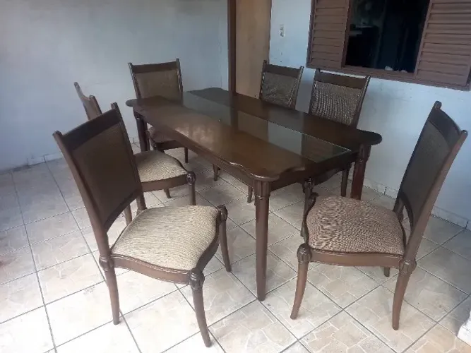 Mesa Trevisan de madeira maciça jequitiba rosa