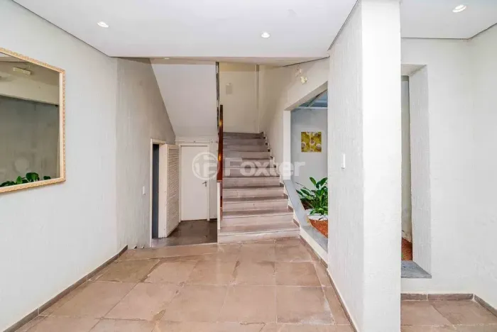 Apartamento semi mobiliado de 2 dormitórios, suíte no Auxiliadora em Porto Alegre/RS