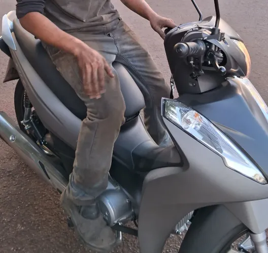 Biz 125 ano 2024 falta 10 × de 810.00 pra pagar vendo os direitos por 9.500 ou troco