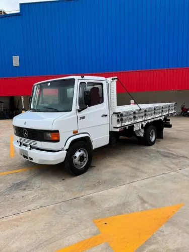 Mercedes-Benz 710 2001 Carroceria