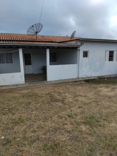 Vende- se casa no condomínio Alpes da Castelo