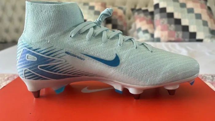 Chuteira Nike Superfly nova na Caixa Tam 38, com etiqueta.