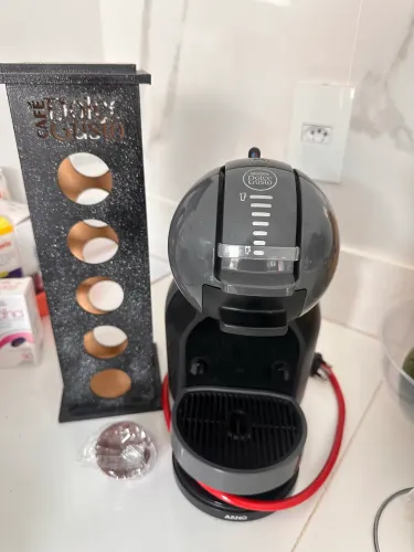 Cafeteira Nescafé Dolce Gusto Mini Me preta 