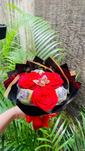 Buquê de rosas com chocolate dia das mães 