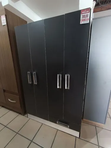 Guarda roupa de 4 Portas