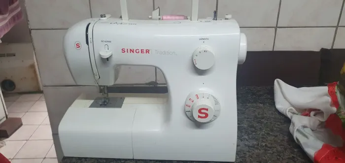 Maquina de costura Singer