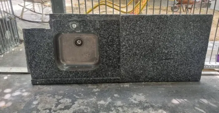 Pedra em Mármore 1,53cm x 0,57cm com cuba Inox 0,34 x 0,40