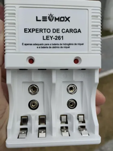 Carregador de pilhas novo