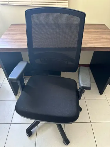 Cadeira de Escritório Giratória com Tela Mesh