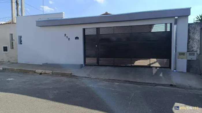 Casa à venda com 4 quartos, sendo 1 suíte - Jardim García, Campinas, SP
