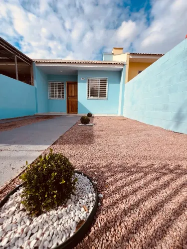 Casa 2 quartos, recém reformada.