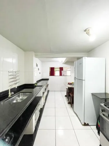 Casa duplex de praia com kitnet em condomínio