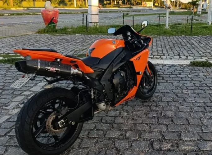VENDO YAMAHA R1 1000cc em EXCELENTE ESTADO E BAIXÍSSIMA KM