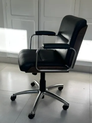 Cadeira Executiva de Alto Padrão - Luxo, Design e Conforto 