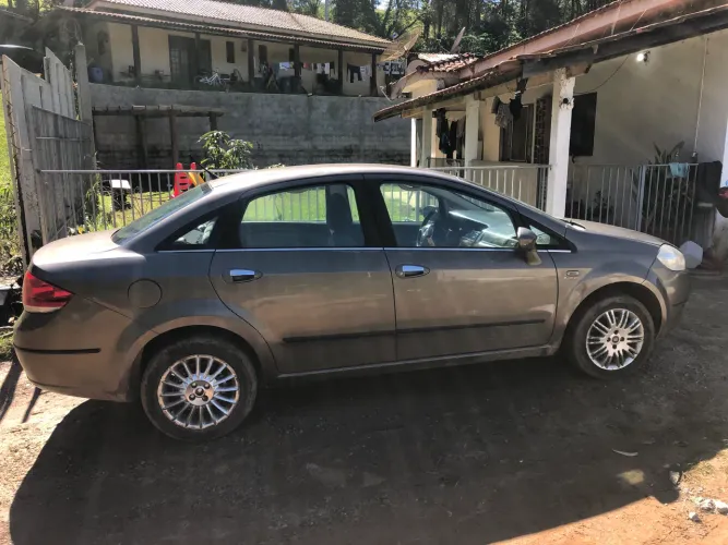 Fiat Linea 1.9/ HLX 1.9/1.8 Flex Dualogic 4P 2011