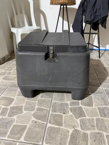 Baú moto com suporte e pé